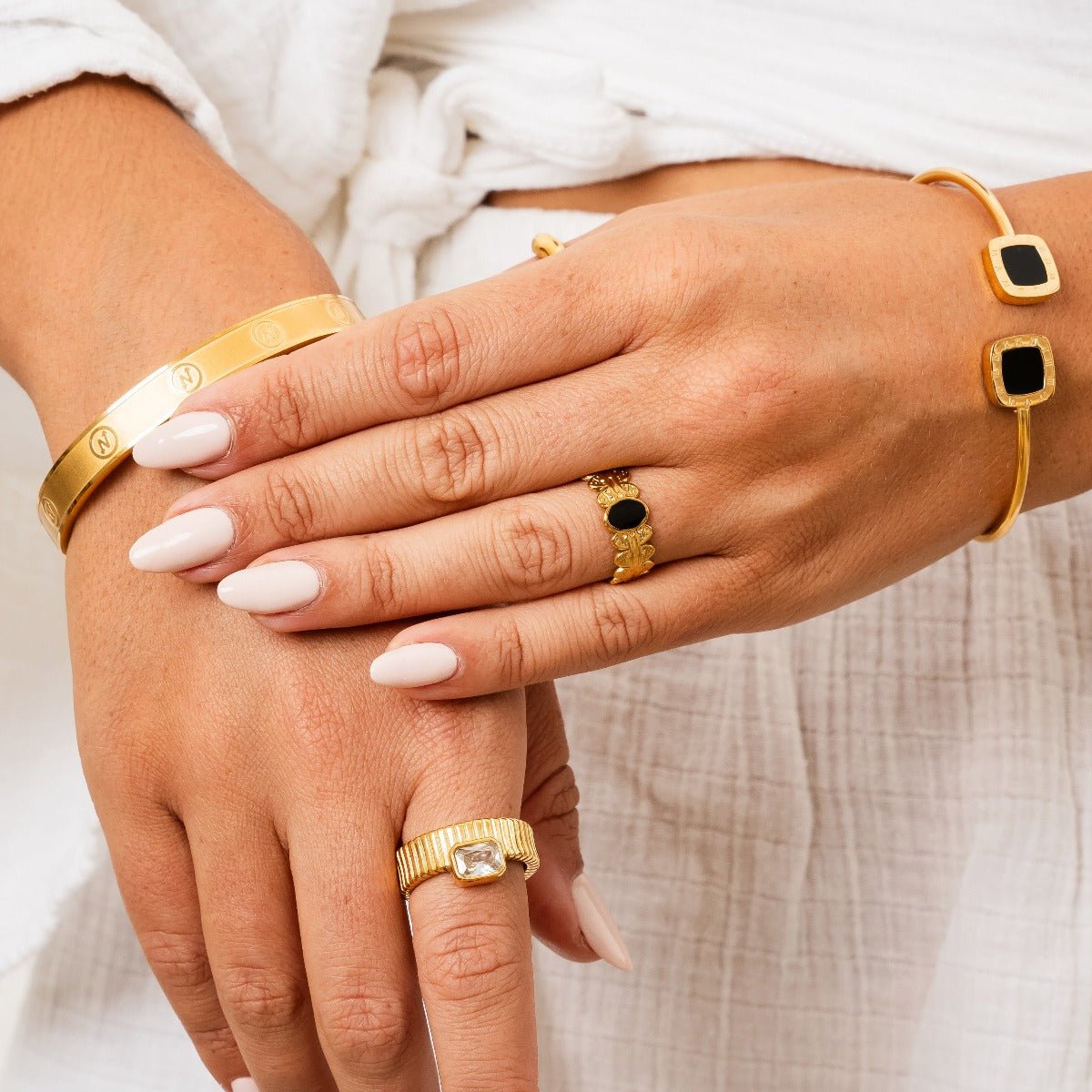 Bella Onyx Bracelet 18K Gold Plated