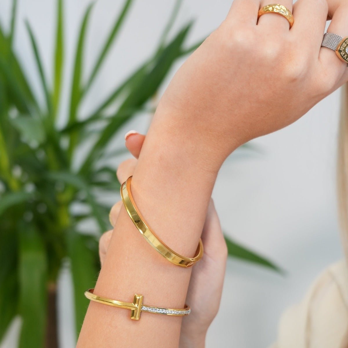 T-Bar Elegance Bracelet 18K Gold Plated
